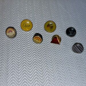 7 Lapel pins